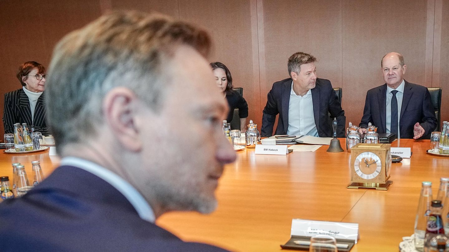 Finanzminister Christian Lindner (FDP), Wirtschaftsminister Robert Habeck (Grüne) und Bundeskanzler Olaf Scholz (SPD, v. l.)