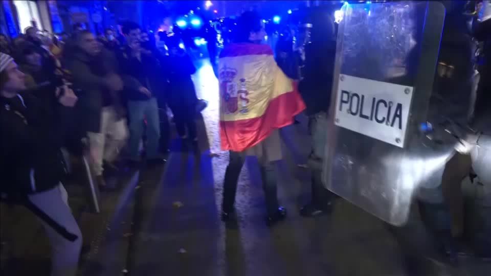 Video: Zusammenstöße bei Protesten nach Sanchez-Wiederwahl Video: Zusammenstöße bei Protesten nach Sanchez-Wiederwahl