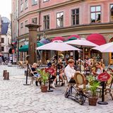 In Schweden gilt ein Mehrwertsteuersatz in der Gastronomie von 12 Prozent. Die Aufnahme zeigt ein Restaurant in der Altstadt, der Gamla Stan, in der Hauptstadt Stockholm.