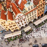 Gaststätten in Prag. In Tschechien steht auf den Rechnungen der Restaurants, Kneipen oder Cafés ebenfalls eine Mehrwertsteuer von lediglich 10 Prozent.