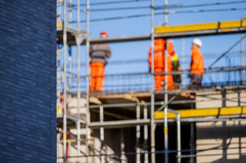 Eine Baustelle für ein Wohnhaus mit Mietwohnungen