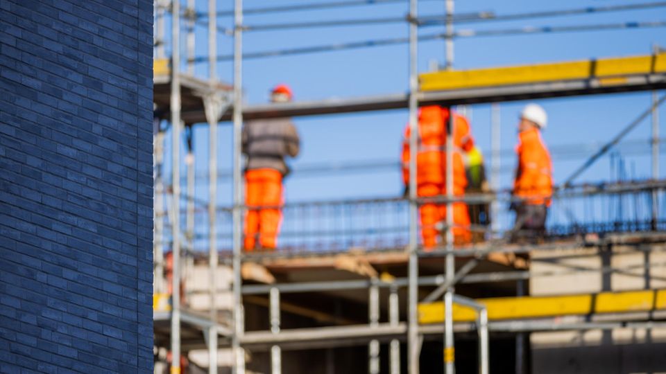 Eine Baustelle für ein Wohnhaus mit Mietwohnungen