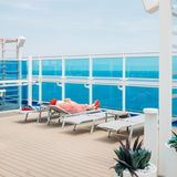 Santa auf einer Liege