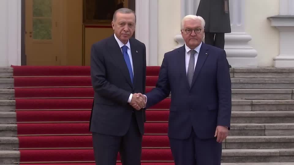Video: Türkischer Präsident Erdogan in Berlin eingetroffen Video: Türkischer Präsident Erdogan in Berlin eingetroffen