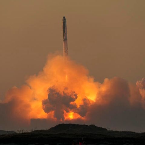 SpaceX's Mega-Rakete Starship beim Start zum zweiten Testflug