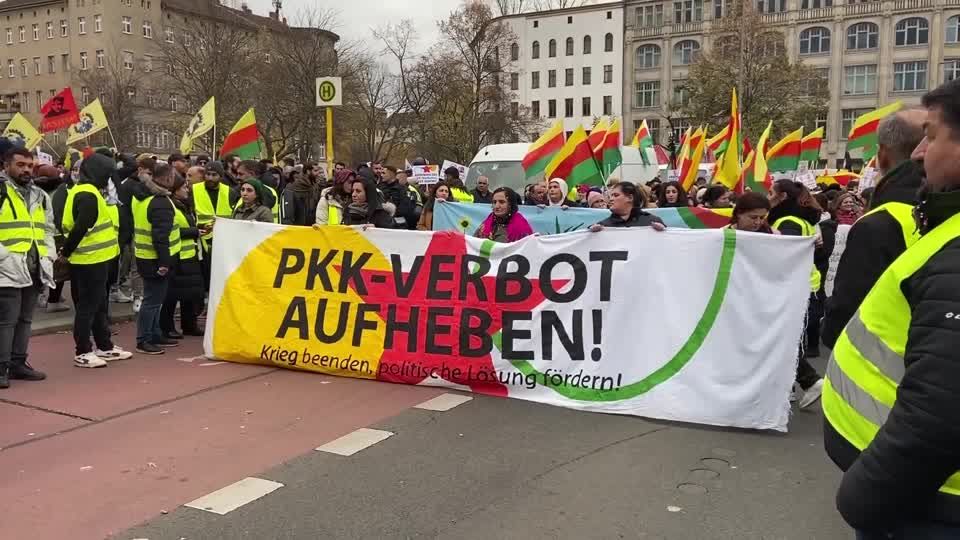 Video: Tausende protestieren in Berlin gegen PKK-Verbot