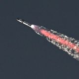 Zunächst lief alles nach Plan. Anders als beim ersten Testflug trennte sich die Antriebsstufe diesmal erfolgreich von der Hauptrakete. 