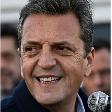 Sie beide wollen Argentiniens nächste Nummer eins werden: Anarchokapitalist Milei (l.) und Wirtschaftsminister Massa (r.)