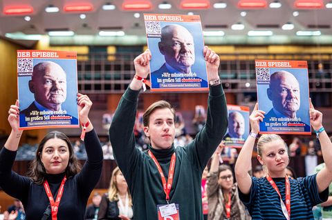Jusos demonstrieren beim Bundeskongress gegen Aussagen von Bundeskanzler Scholz