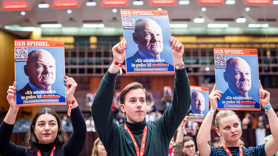 Jusos demonstrieren beim Bundeskongress gegen Aussagen von Bundeskanzler Scholz