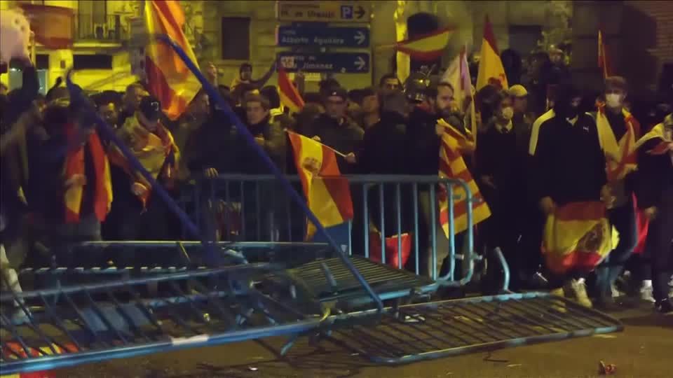 Video: Madrid: Zusammenstößen zwischen Demonstranten und Polizei