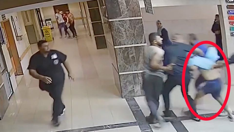 "Terroristische Infrastruktur": Israel: Diese Aufnahmen sollen beweisen, dass Hamas-Geiseln in Al-Schifa-Klinik gebracht wurden