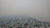 Rauchschwaden über der Gemeinde Parintins. Grund dafür sind verheerende Waldbrände im Amazonas. Allein im Oktober hat es im größten Regenwald der Welt nach Angaben des Nationalen Instituts für Weltraumforschung (Inpe) mehr als 22.000 Brände gegeben – der höchste Wert für diesen Monat in den vergangenen 15 Jahren. 