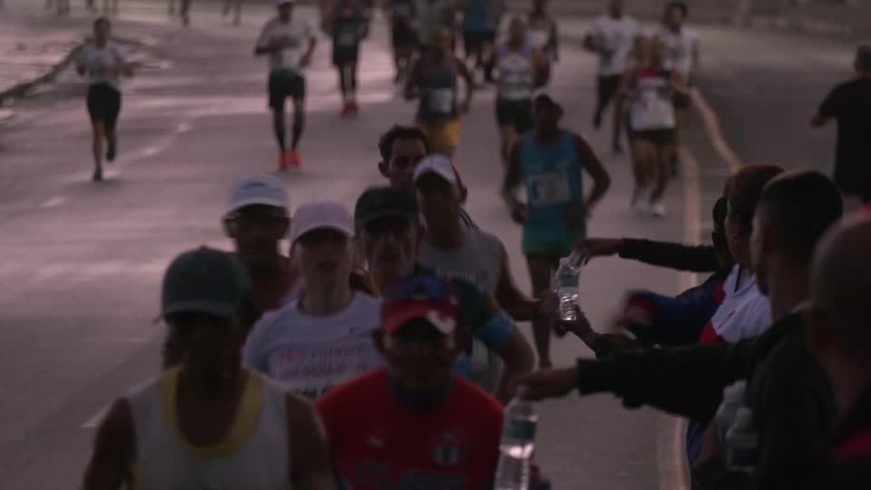 Video: Kuba: 3000 Läuferinnen und Läufer beim Marathon in Havanna