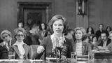Hier spricht sich Carter 1979 vor dem Unterausschuss für Gesundheit des US-Senats für den Mental Health Systems Act aus