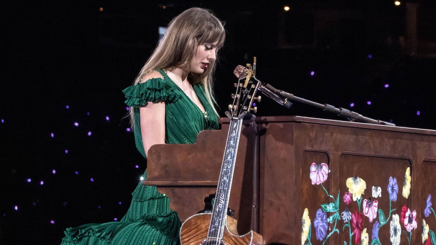 Taylor Swift gives first concert after fan’s death – and gets emotional