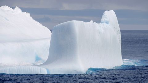 Ein Eisberg im Antarktischen Ozean