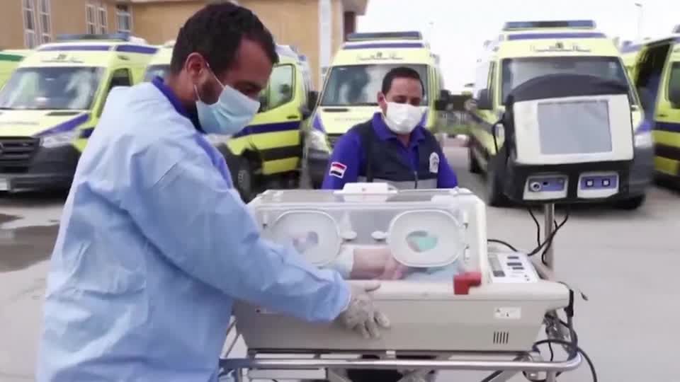 Video: Frühgeborene Babys aus Gaza sicher in Ägypten eingetroffen