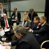 Die Teilnehmer der COP15 in Kopenhagen scheitern an der Aufgabe, ein Klimaabkommen für die Zeit nach 2012 auszuhandeln. Einige Dutzend große Emittenten wie die USA und China erklären zwar, dass sie die Erderwärmung auf zwei Grad im Vergleich zum vorindustriellen Zeitalter begrenzen wollen, bleiben aber vage, wie dies sichergestellt werden soll.