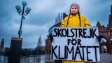 Die 15-jährige Schwedin Greta Thunberg beginnt im August 2018 damit, freitags nicht mehr zum Unterricht zu gehen und stattdessen vor dem Parlament in Stockholm entschiedenere Klimaschutzmaßnahmen zu fordern. Mit ihrem "Schulstreik für das Klima" begründet sie die weltweite Klimaschutz-Bewegung Fridays for Future mit Massenprotesten in aller Welt.