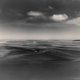 In der Normandie hielt Trumpp die Bewegungen des Meeres fest, die sich auf der Wasseroberfläche zu reizvollen Landschaften verdichtet. Benannt ist das Bild nach dem Ort ihrer Entstehung: "From Above Mont-Saint-Michel"