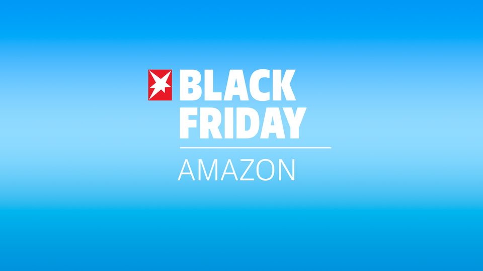Person shoppt am Black Friday bei Amazon