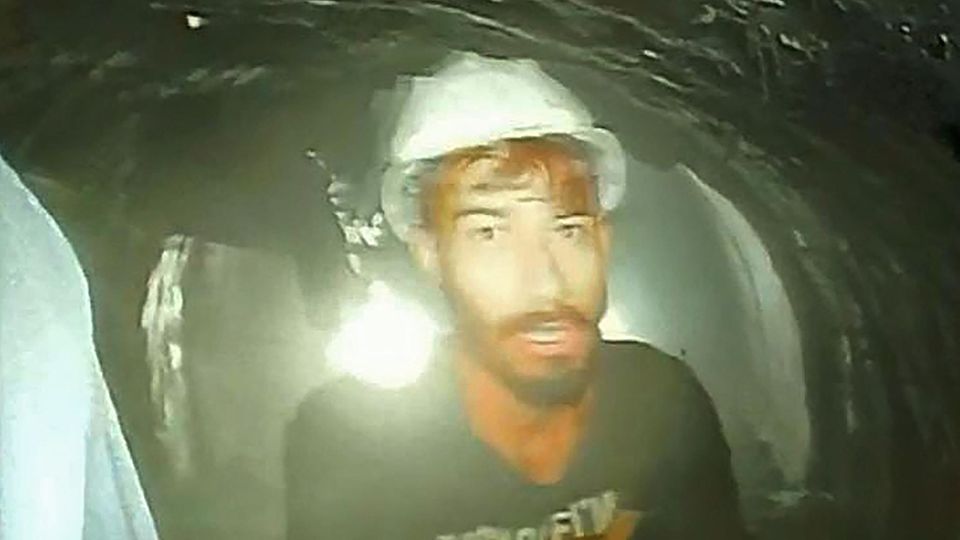 Indien: Hoffnung für eingeschlossene Tunnelarbeiter – Retter haben Video-Kontakt Indien: Hoffnung für eingeschlossene Tunnelarbeiter – Retter haben Video-Kontakt