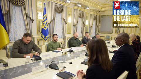 Der ukrainische Präsident Wolodymyr Zelenzky (2.v.l.) vor seinem Treffen mit US-Verteidigungsminister Lloyd Austin