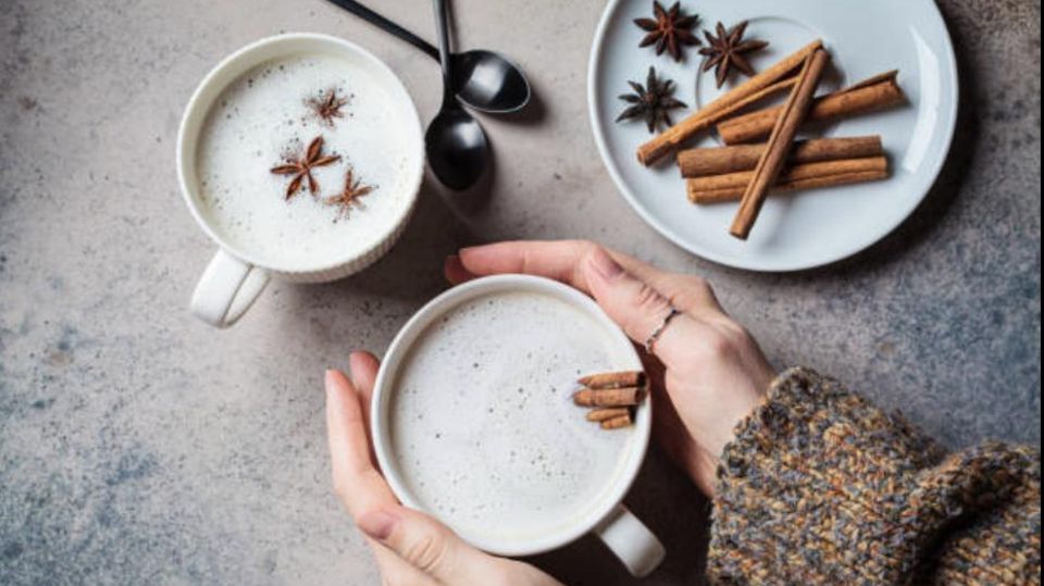 Winterlicher Genuss: Der Duft Indiens in Ihrer Tasse: Rezept für einen original Masala Chai Winterlicher Genuss: Der Duft Indiens in Ihrer Tasse: Rezept für einen original Masala Chai