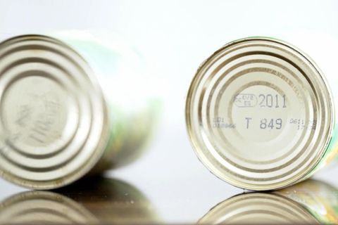 Selbstexperiment: 13 Jahre alte Konservensuppe – Reporterin ernährt sich eine Woche von abgelaufenen Lebensmitteln
