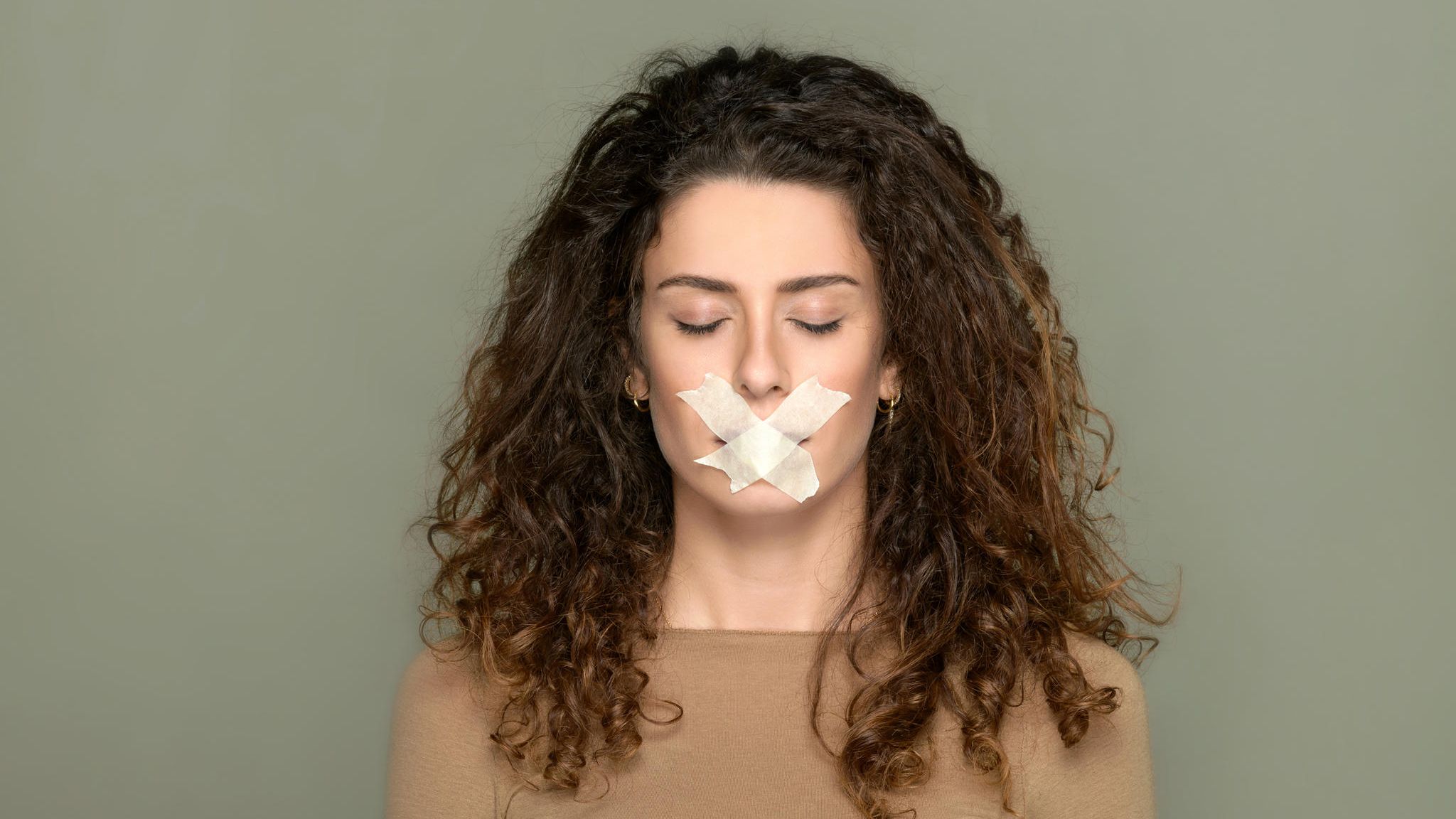 Trend auf Social Media  Mouth-Taping: Schlafen mit zugeklebtem Mund soll  für bessere Lebensqualität sorgen