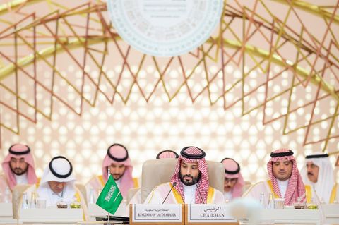 Kronprinz Mohammed bin Salman mit Regierungsvertretern auf dem Saudi-Arabien-Afrika-Gipfel in Riad.