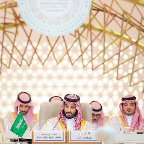 Kronprinz Mohammed bin Salman mit Regierungsvertretern auf dem Saudi-Arabien-Afrika-Gipfel in Riad.