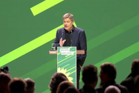 Video: Boxkampf mit gefesselten Händen - Habeck fordert Reform der Schuldenbremse