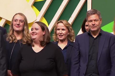 Video: Kritik an Schuldenbremse eint Grünen-Parteitag