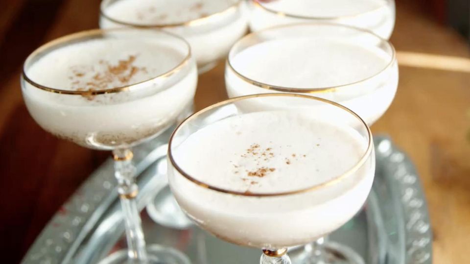 Dieser vegane Eierlikör wird Ihnen die Weihnachtszeit versüßen