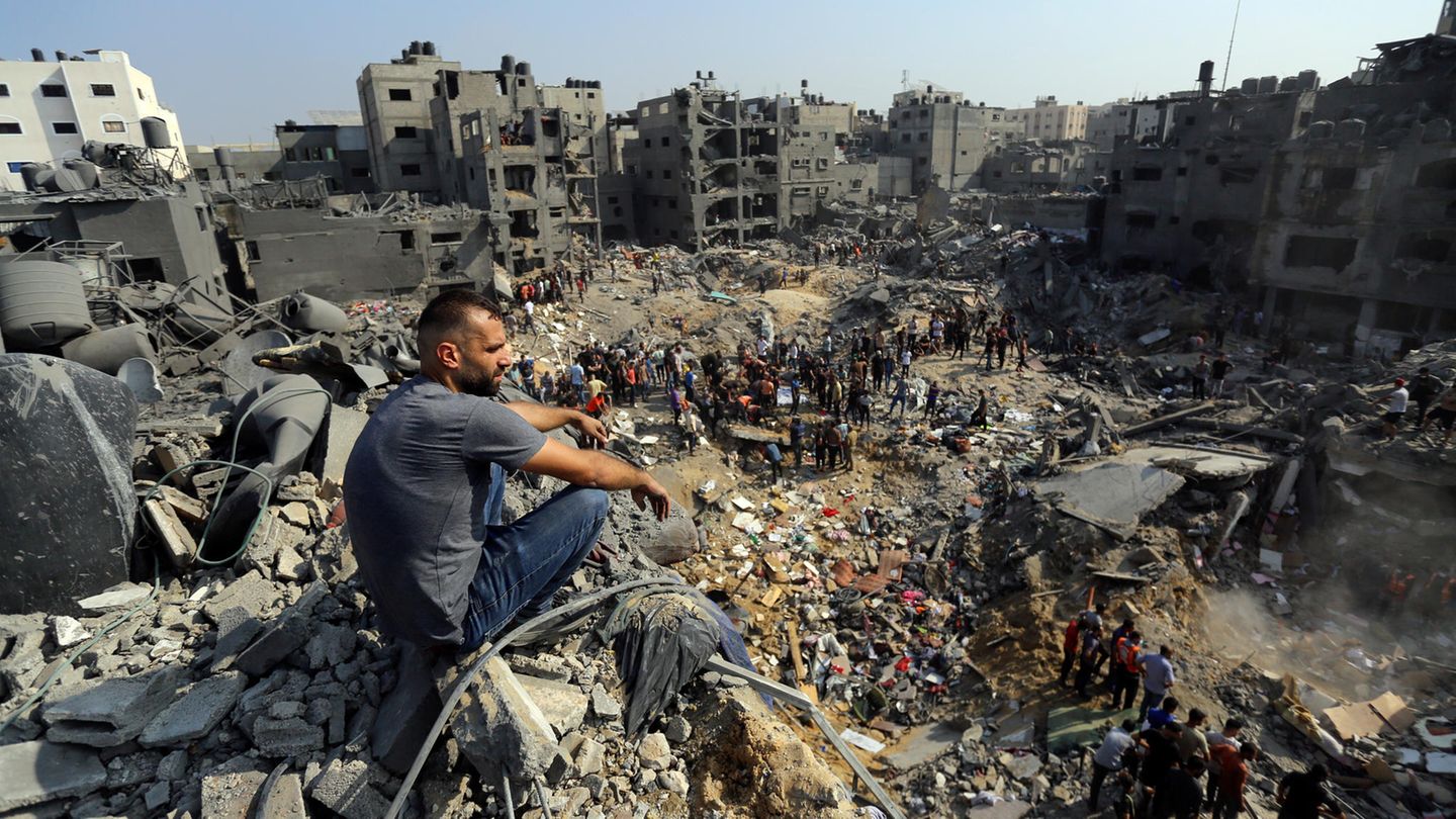 Zerstörungen, die ein israelischer Luftangriff in Dschabalia im nördlichen Gazastreifen verursacht hat