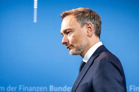 Bundesfinanzminister Christian Lindner gibt ein Pressestatement zum Haushalts-Urteil des Bundesverfassungsgerichts