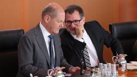 Kanzleramtschef Wolfgang Schmidt (r.) mit Olaf Scholz