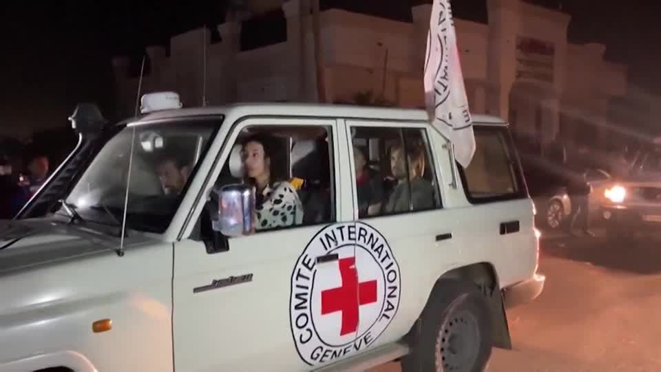 Video: Hamas lässt erste Gruppe von Geiseln frei Video: Hamas lässt erste Gruppe von Geiseln frei