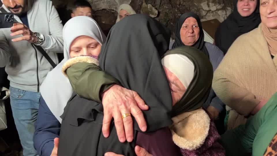 Video: Freude über Freigelassene auf palästinensischer Seite Video: Freude über Freigelassene auf palästinensischer Seite