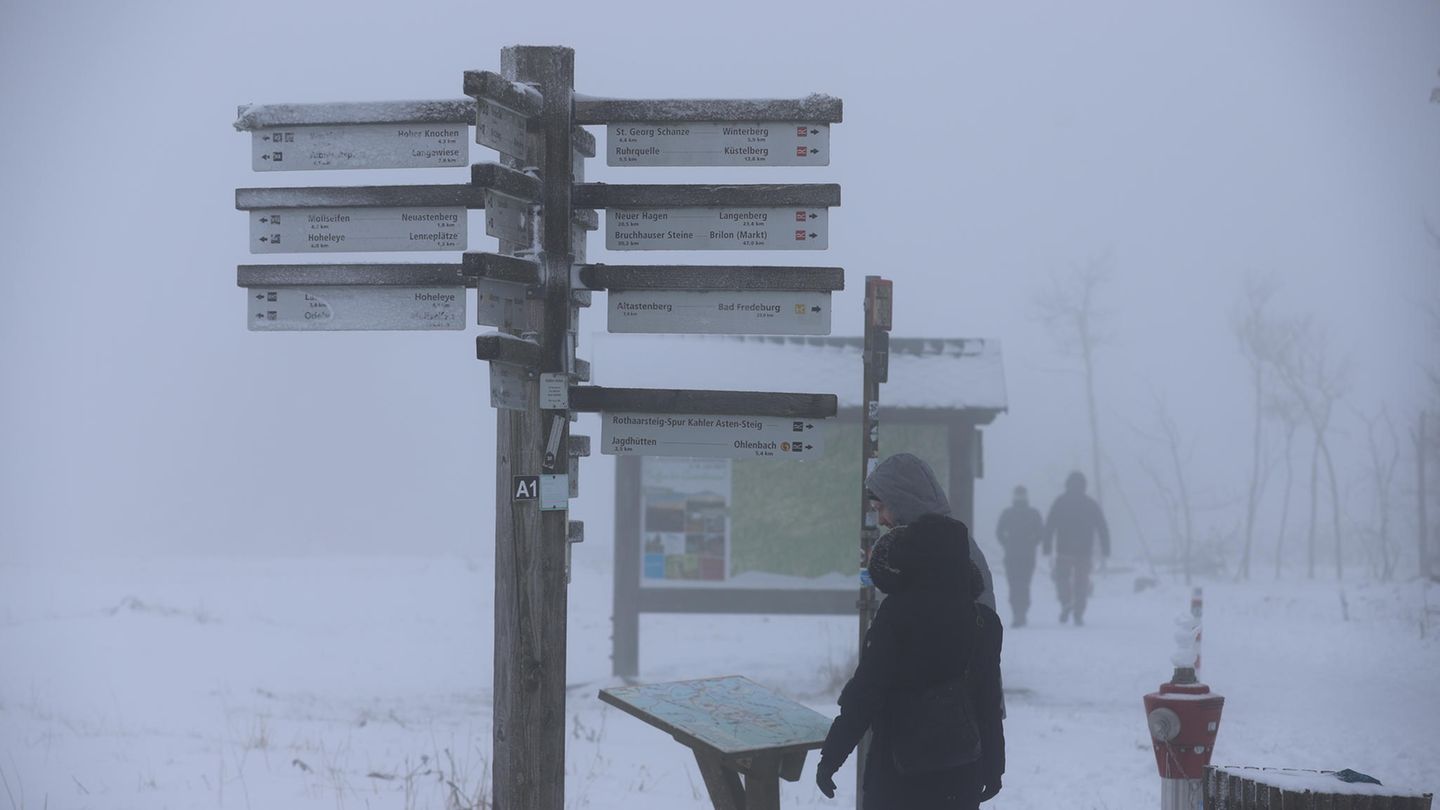 Wer in Winterberg (Nordrhein-Westfalen) zu einem Spaziergang aufbrechen wollte, durfte sich vom trüben Wetter nicht abschrecken lassen