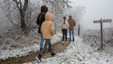 Ähnlich trüb war es in Deuselbach (Rheinland-Pfalz). Diese Familie hat sich trotzdem auf den Weg zum Erbeskopf gemacht