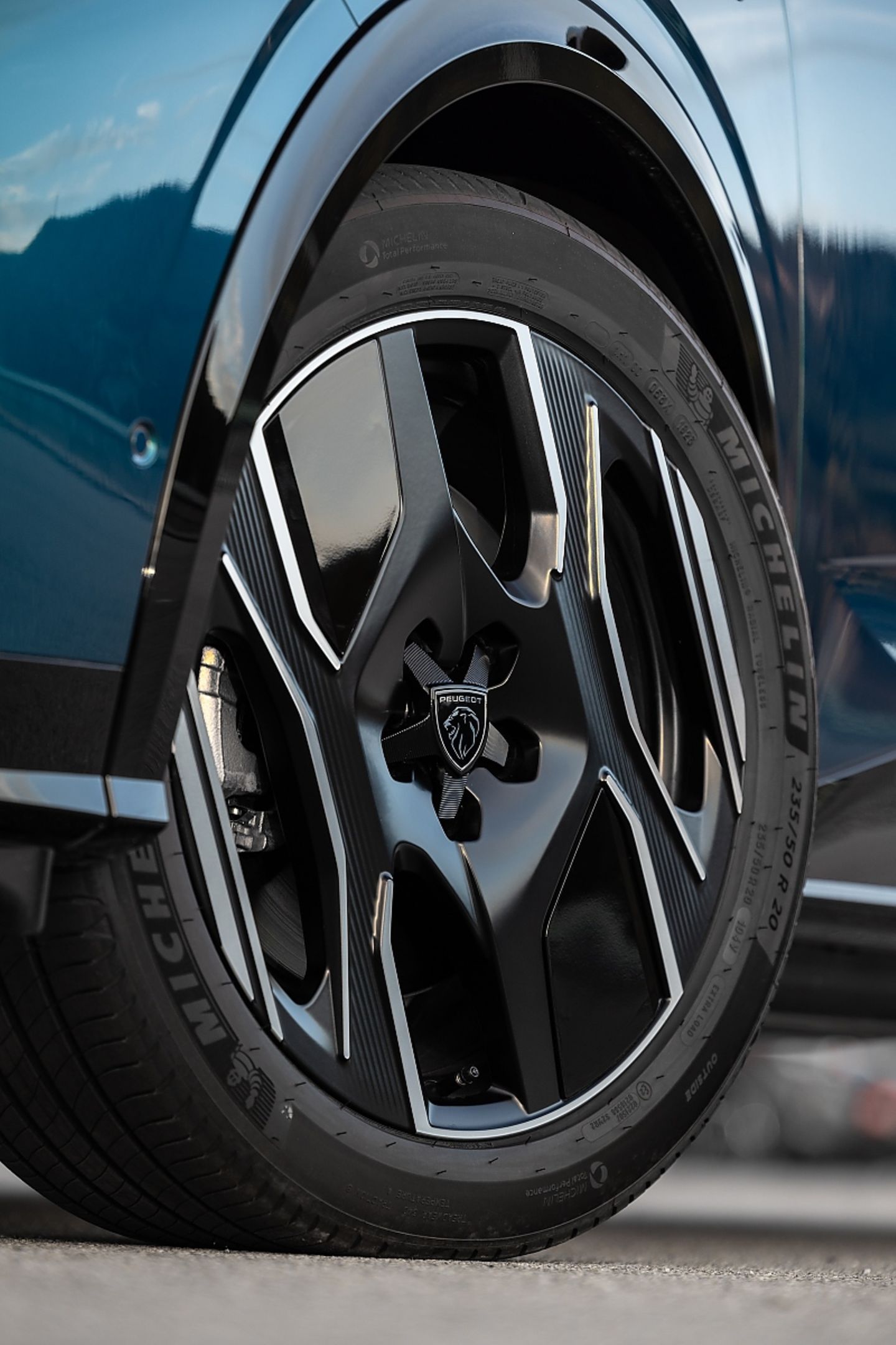 Peugeot e-3008
