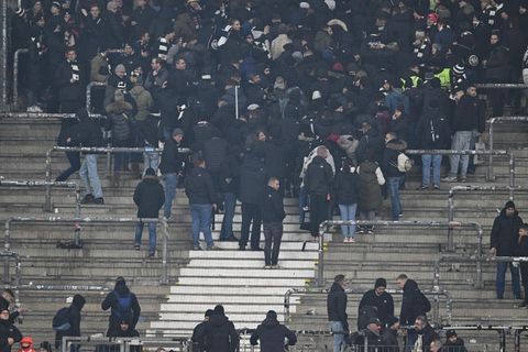 Frankfurter Ultras in ihrem Fanblock