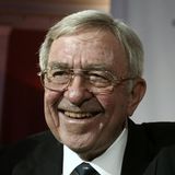 Griechenlands früherer König Konstantin II. ist am 10. Januar im Alter von 82 Jahren in Athen gestorben. Nach Hirnschlägen und einer schweren Lungenentzündung hatte sich sein Gesundheitszustand vor seinem Tod immer weiter verschlechtert. Konstantin II. war der letzte König des Landes. Bereits in jungen Jahren geriet er in die Schlagzeilen. Nach seiner Thron-Besteigung 1964 war er einer der jüngsten Monarchen Europas. Noch im selben Jahr heiratete er die damals 18-jährige dänische Prinzessin Anne-Marie. Der zunächst noch unerfahrene Konstantin II. verwickelte sich aber schnell in Streitigkeiten mit der politischen Führung. Am 21. April 1967 putschte in Griechenland eine Militär-Gruppe. Um – wie er immer wieder sagte – ein Blutvergießen abzuwenden, duldete Konstantin die Putschisten. Viele Griechen haben ihm das nie verziehen. Nach der Wiederherstellung der Demokratie wurde die Monarchie in Griechenland im Dezember 1974 abgeschafft. Knapp 70 Prozent der Wähler stimmten bei einem Referendum gegen Konstantin.    