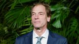 Es dauerte mehr als fünf Monate, bis die Leiche von Julian Sands gefunden wurde. Wanderer hatten im Juni die sterblichen Überreste des 65-Jährigen in einer Bergregion im US-Bundesstaat Kalifornien entdeckt. Der Schauspieler war am 13. Januar zu einem Ausflug in die Gegend um den Mount Baldy nordöstlich von Los Angeles aufgebrochen und nicht zurückgekehrt. In seiner jahrzehntelangen Karriere hat Sands neben "A Room With a View" (Zimmer mit Aussicht) in zahlreichen anderen Filmen und Serien mitgewirkt, etwa "Naked Lunch", "Warlock", "Snakehead", "The Killing Fields", "Leaving Las Vegas", "Arachnophobia", "Smallville", "24" und jüngst "What/If".   