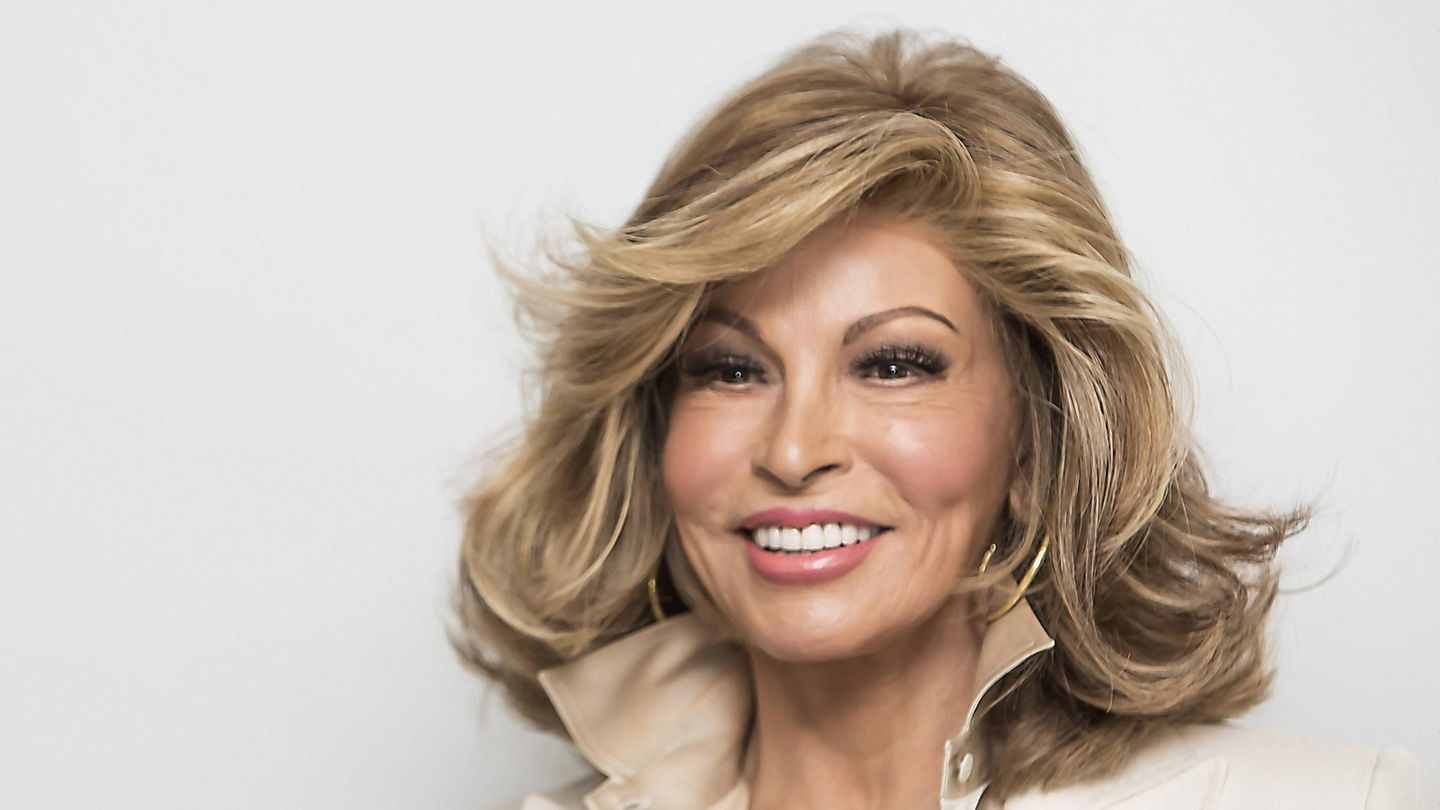 Raquel Welch feierte vor allem in den 60er- und 70er-Jahren Kino-Erfolge. Die US-Schauspielerin wurde zu einer der meistfotografierten Hollywood-Schönheiten. Ihren Durchbruch feierte die 1940 in Chicago als Jo Raquel Tejada geborene Welch 1966 in dem Steinzeit-Hit "Eine Million Jahre vor unserer Zeit" – vor allem dank ihres knappen Fell-Bikinis. Als Höhlenmädchen Loana wurde die damals 26-Jährige über Nacht zum Sexsymbol. Zuvor hatte Welch schon mehrere kleinere Rollen gespielt, danach feierte sie zahlreiche Kino-Erfolge. Sie drehte mit Hollywoodgrößen wie James Stewart ("Bandolero"), Frank Sinatra ("Lady in Cement"), John Huston ("Myra Breckinridge") und Burt Reynolds ("Auf leisen Sohlen kommt der Tod"). Ihr Comedy-Talent bewies sie in dem Streifen "Die drei Musketiere" (1973), für den sie den Golden Globe als beste Komödien-Darstellerin erhielt. Welch war viermal verheiratet und viermal geschieden. Aus ihrer ersten Ehe stammen zwei Kinder, Damon und Tahnee. Am 15. Februar verstarb sie nach kurzer Krankheit im Alter von 82 Jahren.