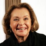 Die österreichische Schauspielerin verstarb am 21. Februar im Alter von 93 Jahren. Nadja Tiller kam im Jahr 1929 in Wien zur Welt und gewann im Alter von 20 Jahren die Wahl zur "Miss Austria". Anschließend schlug sie den Weg in die Schauspielerei ein und machte eine internationale Karriere. Unter anderem drehte sie an der Seite von Weltstars wie Yul Brynner (1920-1985), Mario Adorf (92), Robert Mitchum (1917-1997) oder Jean-Paul Belmondo (1933-2021). Ihre wohl bekannteste Rolle hatte sie 1958 in dem Spielfilm "Das Mädchen Rosemarie". Dort verkörperte sie die Edelprostituierte Rosemarie Nitribitt (1933-1957), deren Ermordung bis heute nicht restlos aufgeklärt werden konnte. Zuletzt war sie im Jahr 2009 in der Leander-Haußmann-Komödie "Dinosaurier – Gegen uns seht ihr alt aus!" an der Seite von Daniel Brühl (44) zu sehen. 2005 besetzte sie Til Schweiger (59) in seinem Roadmovie "Barfuss". Tiller war 56 Jahre, bis zu dessen Tod, mit dem deutschen Schauspieler Walter Giller (1927-2011) verheiratet. Die beiden hatten zwei gemeinsame Kinder.