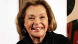 Die österreichische Schauspielerin verstarb am 21. Februar im Alter von 93 Jahren. Nadja Tiller kam im Jahr 1929 in Wien zur Welt und gewann im Alter von 20 Jahren die Wahl zur "Miss Austria". Anschließend schlug sie den Weg in die Schauspielerei ein und machte eine internationale Karriere. Unter anderem drehte sie an der Seite von Weltstars wie Yul Brynner (1920-1985), Mario Adorf (92), Robert Mitchum (1917-1997) oder Jean-Paul Belmondo (1933-2021). Ihre wohl bekannteste Rolle hatte sie 1958 in dem Spielfilm "Das Mädchen Rosemarie". Dort verkörperte sie die Edelprostituierte Rosemarie Nitribitt (1933-1957), deren Ermordung bis heute nicht restlos aufgeklärt werden konnte. Zuletzt war sie im Jahr 2009 in der Leander-Haußmann-Komödie "Dinosaurier – Gegen uns seht ihr alt aus!" an der Seite von Daniel Brühl (44) zu sehen. 2005 besetzte sie Til Schweiger (59) in seinem Roadmovie "Barfuss". Tiller war 56 Jahre, bis zu dessen Tod, mit dem deutschen Schauspieler Walter Giller (1927-2011) verheiratet. Die beiden hatten zwei gemeinsame Kinder.